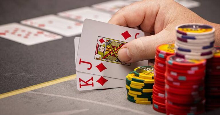 Giải Mã Thuật Ngữ Poker: Hiểu Đúng, Chơi Hay, Thắng Đẹp